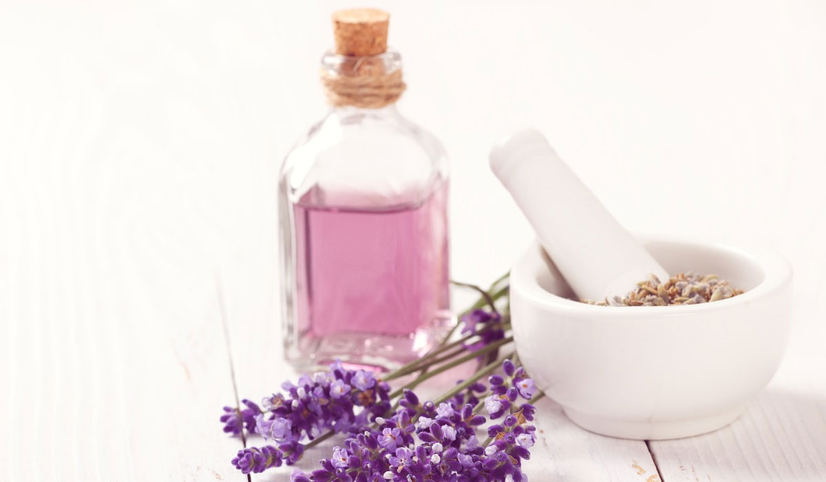 Herbal Cosmetics vs. Conventional Cosmetics